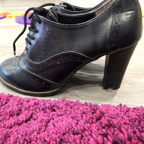 Oxford Style high heels - Picture 2 of 2